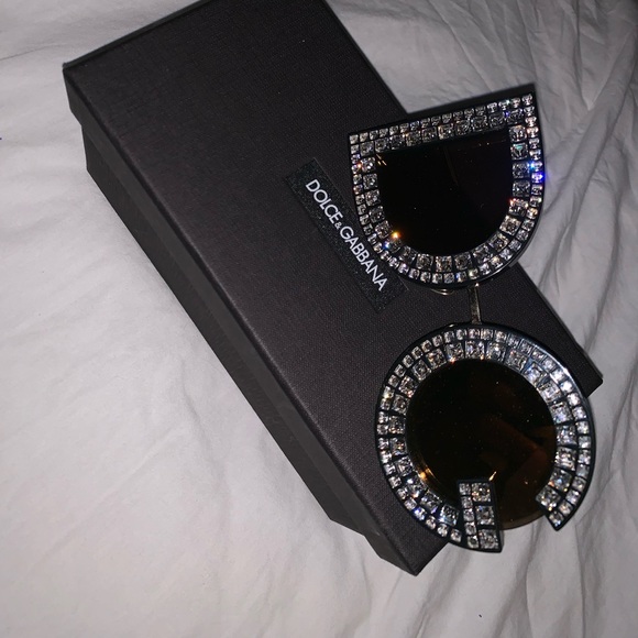 DOLCE AND GABBANA SUNGLASSES - Picture 2 of 3